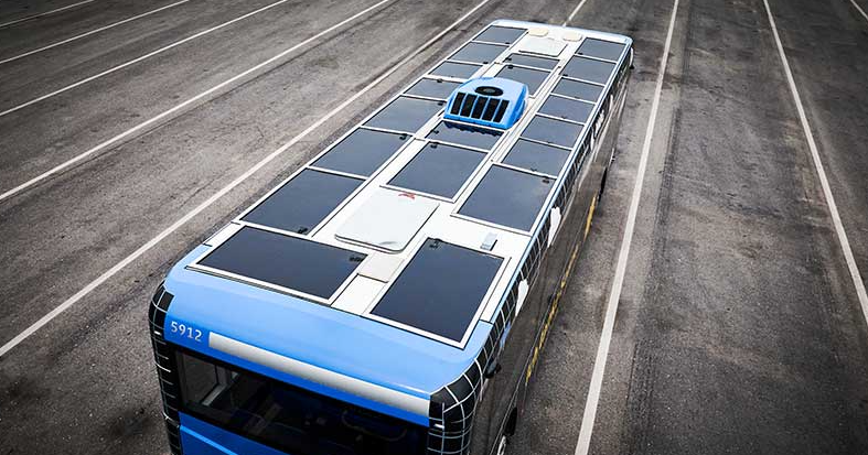 Benefícios da Instalação de Placas Solares em Ônibus e Caminhões